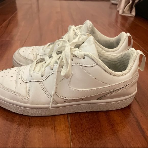 Nike Girls 5.5Y - Picture 2 of 3